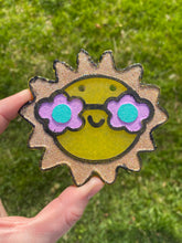 Load image into Gallery viewer, Sun with Flower Glasses Mold
