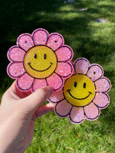 Load image into Gallery viewer, Retro Smile Daisy Flower Freshie
