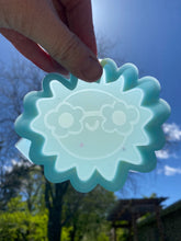 Load image into Gallery viewer, Sun with Flower Glasses Mold
