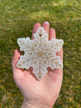 Load image into Gallery viewer, Snowflake Freshie Silicone Mold, freshie making supplies, Christmas freshie mold, cozy winter freshie molds, winter molds, snow freshie
